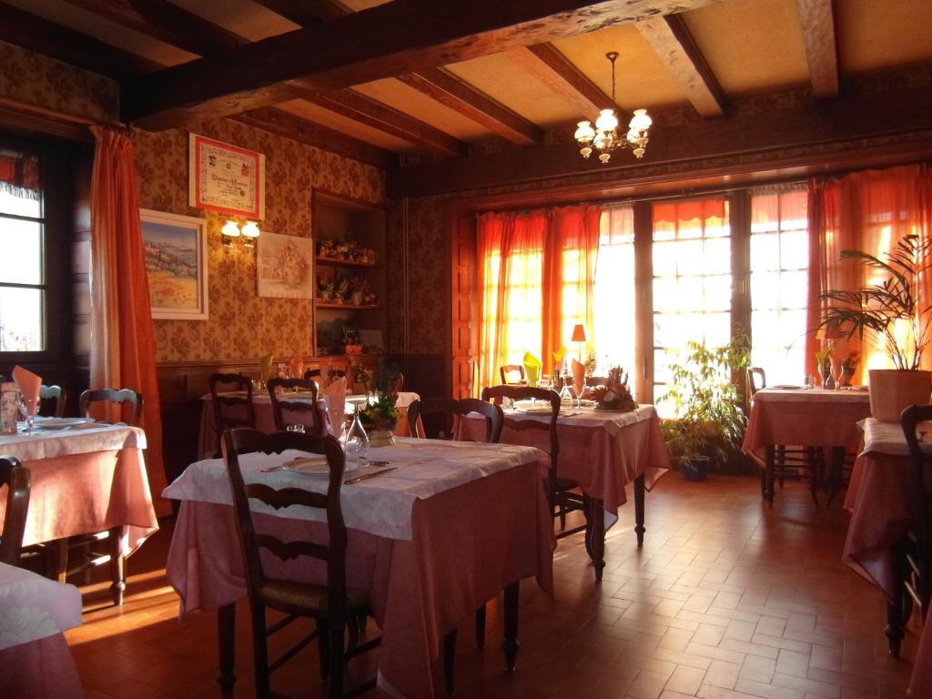 Hotel Restaurant Le Perigord Maurs Bagian luar foto