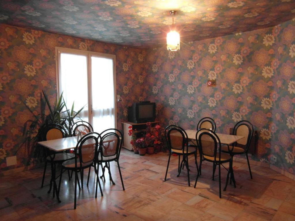 Hotel Restaurant Le Perigord Maurs Bagian luar foto