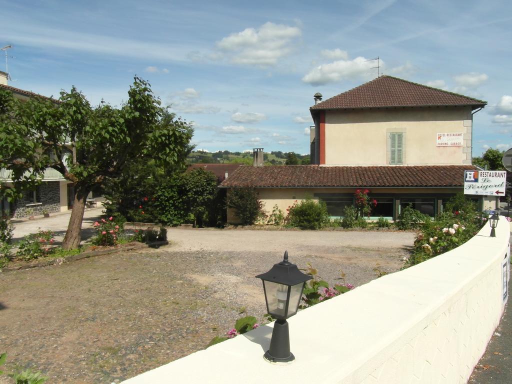Hotel Restaurant Le Perigord Maurs Bagian luar foto